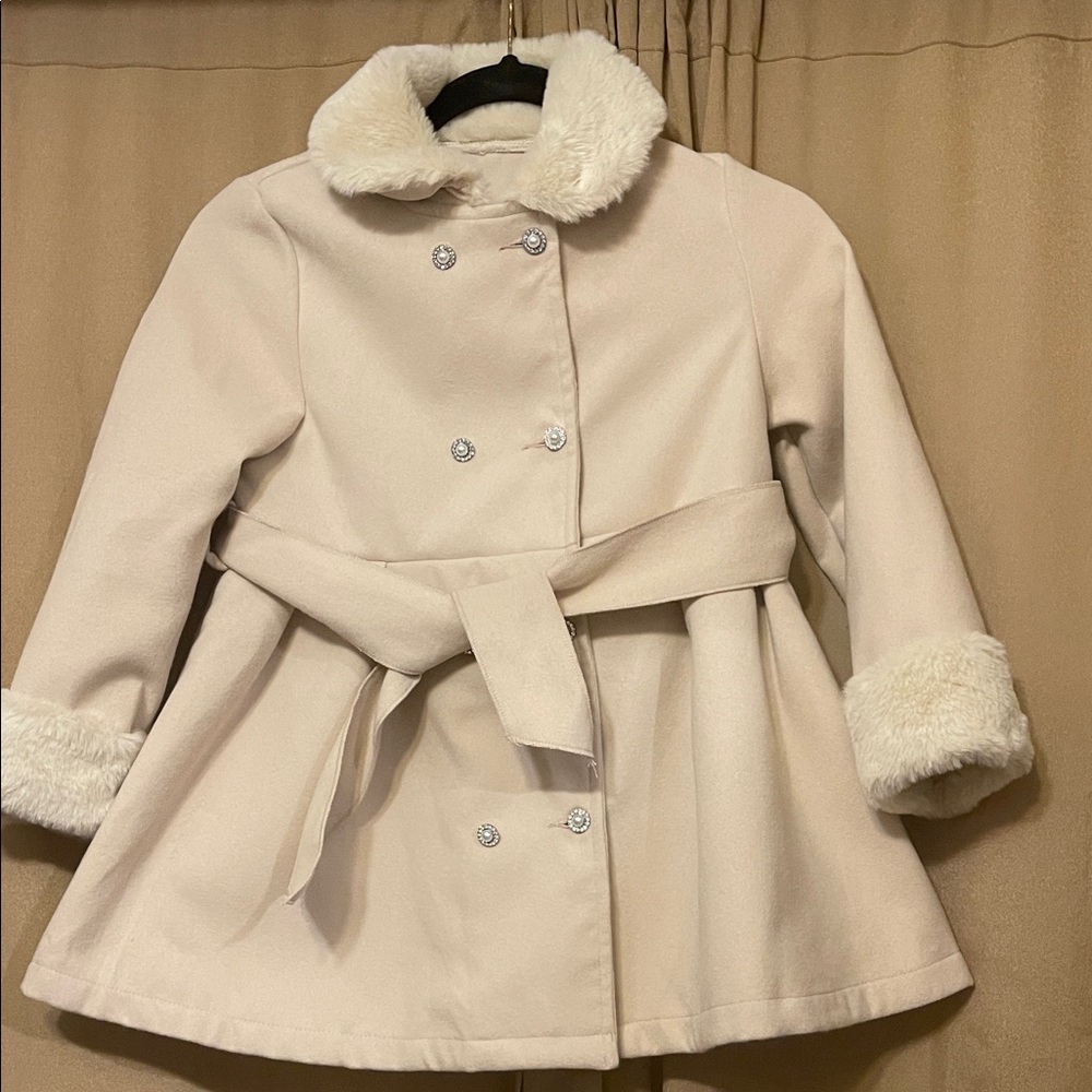 Kids Cream Coat with Faux Fur Collar Tie up Belt Worn 1X Excellent Cond